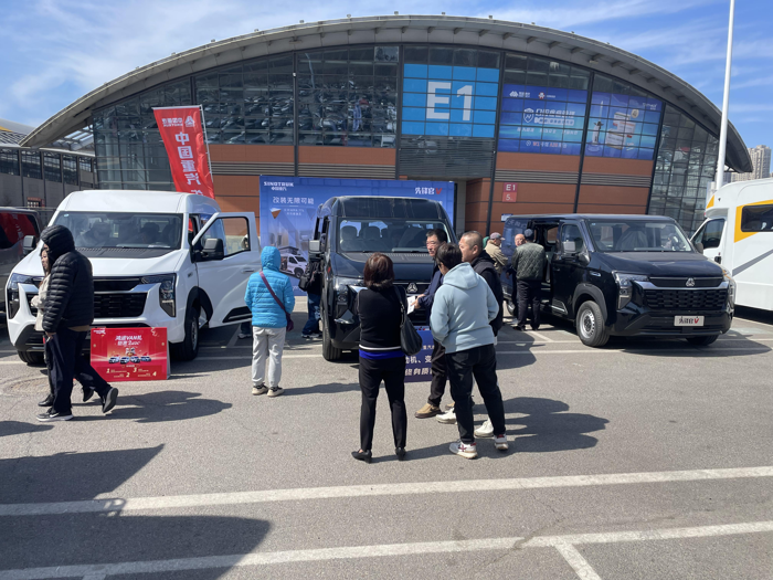 中國重汽輕型汽車強勢登陸三大房車展，演繹移動生活新風尚2.png