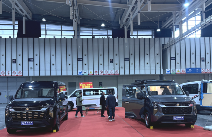 中國重汽輕型汽車強勢登陸三大房車展，演繹移動生活新風尚4.png