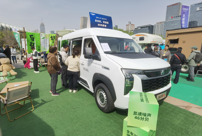 中國重汽輕型汽車強勢登陸三大房車展，演繹移動生活新風尚5.png